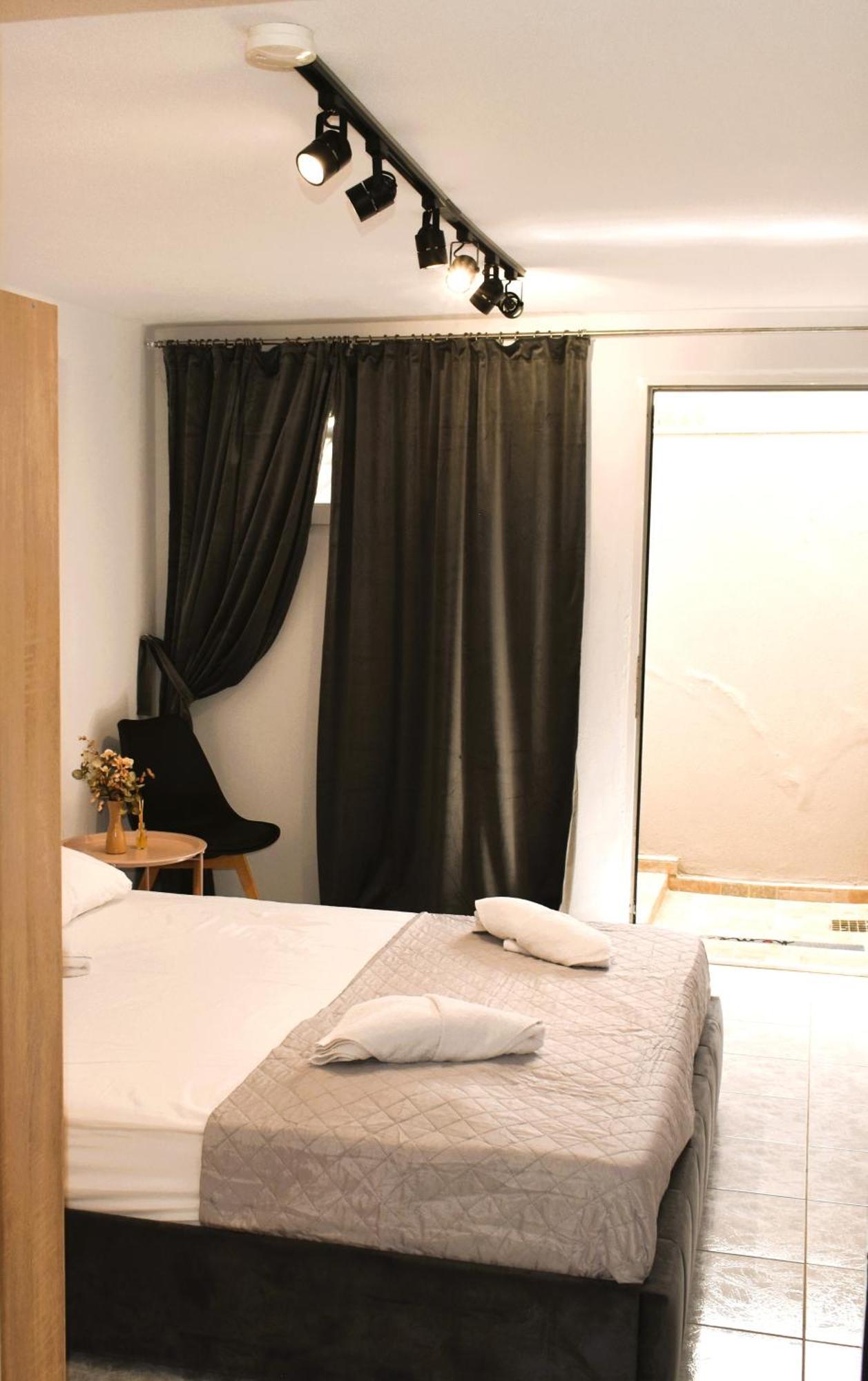 Ni & νa Apartment
