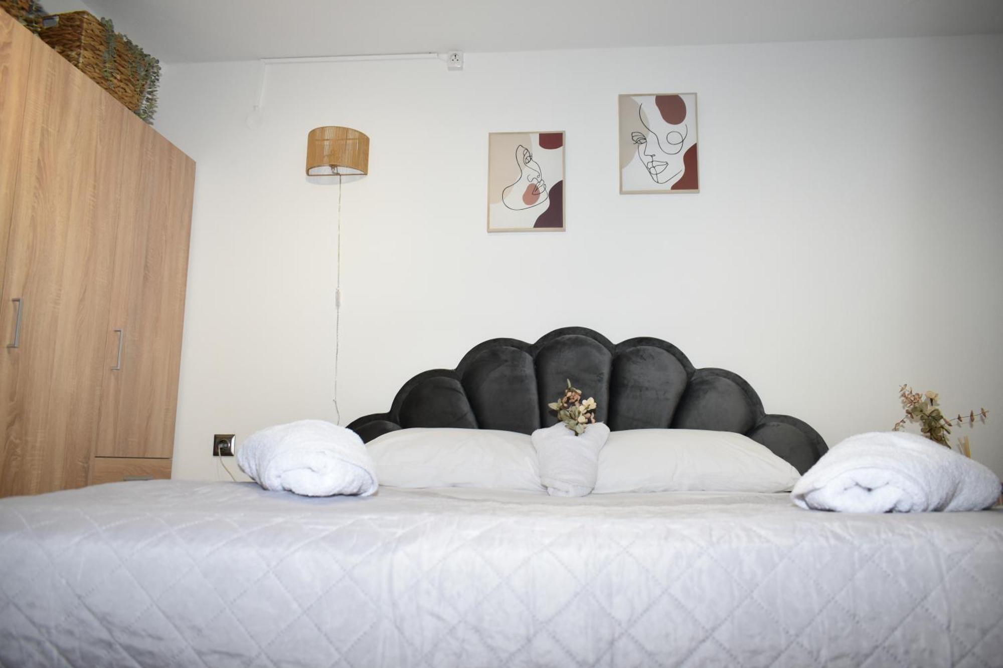 Ni & νa Apartment