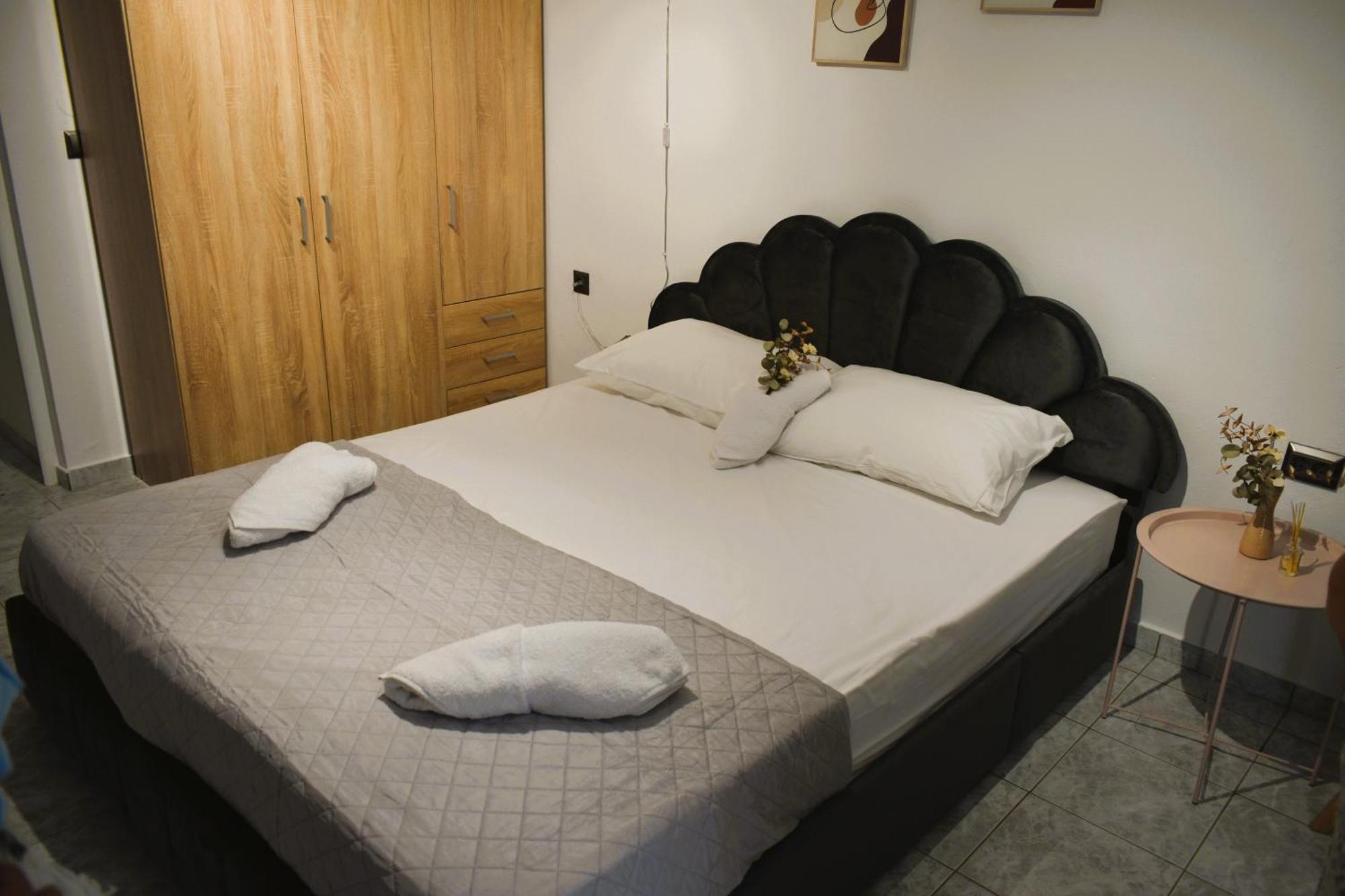 Apartment Ni & νa